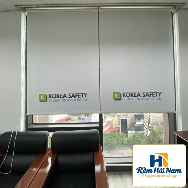 Rèm cuốn in logo giá rẻ – Rèm tại xưởng giá siêu tiết kiệm