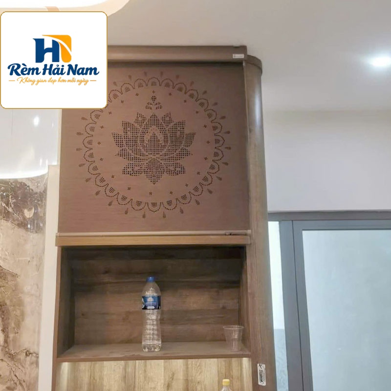 Rèm cuốn che bàn thờ giá rẻ khắc laze họa tiết hoa sen KHS47