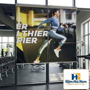 Rèm cuốn in logo chống nắng giá rẻ cho phòng tập gym