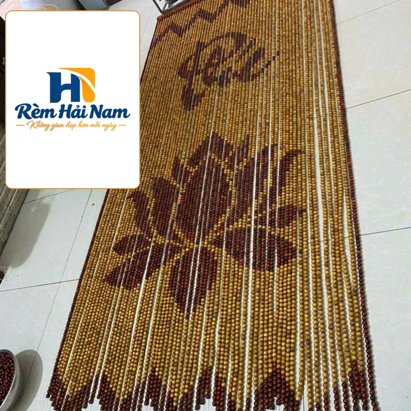 Rèm hạt gỗ pơ mu che bàn thờ RHG74